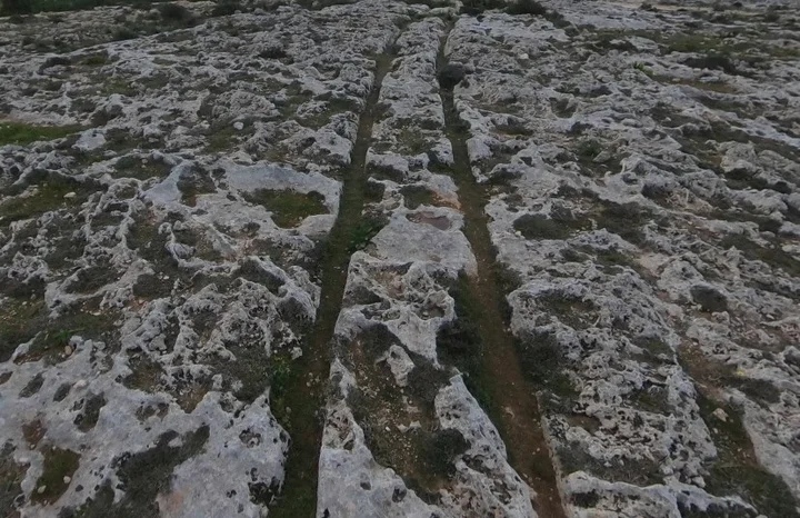 Мегалитические колеи доисторической Мальты,