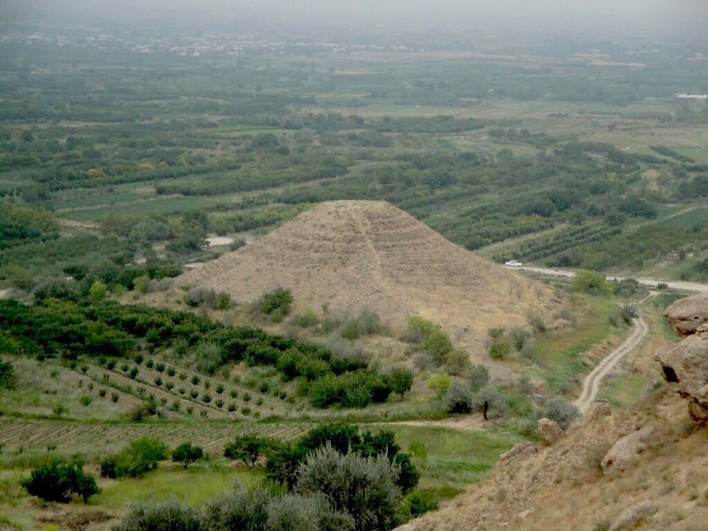 пирамида в Армении
