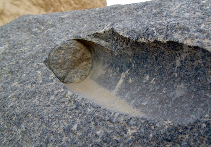 следы обработки гранита в Абусире 