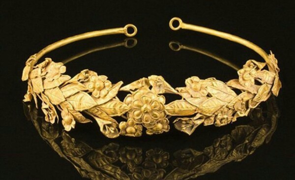 Золотая корона Афродиты