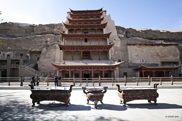 Пещерно-храмовый комплекс Цяньфодун или «Пещера тысячи Будд»