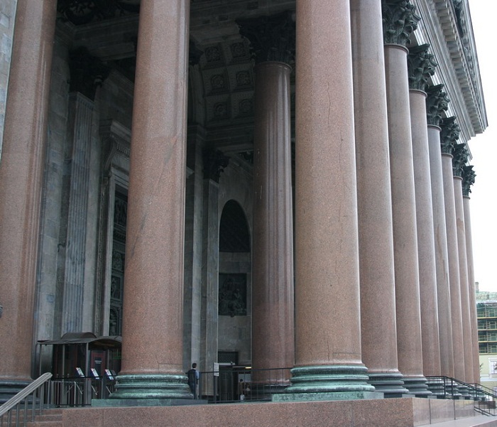 Колонны Исаакиевского собора