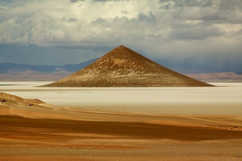 Загадочная пирамида в пустыне Аргентин