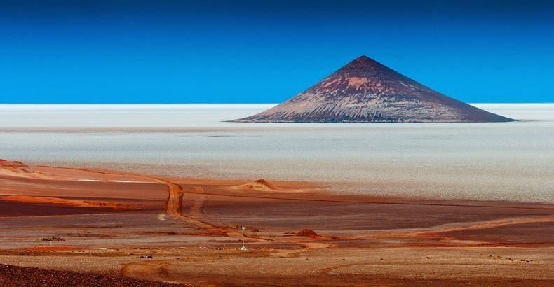 Загадочная пирамида в пустыне Аргентин