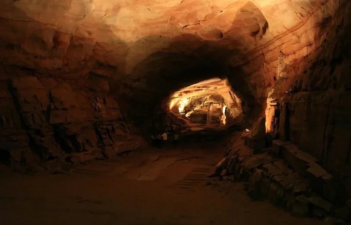 древние тоннели под землей