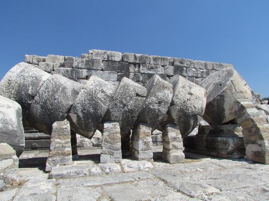 Невероятный храм Аполлона в Дидиме