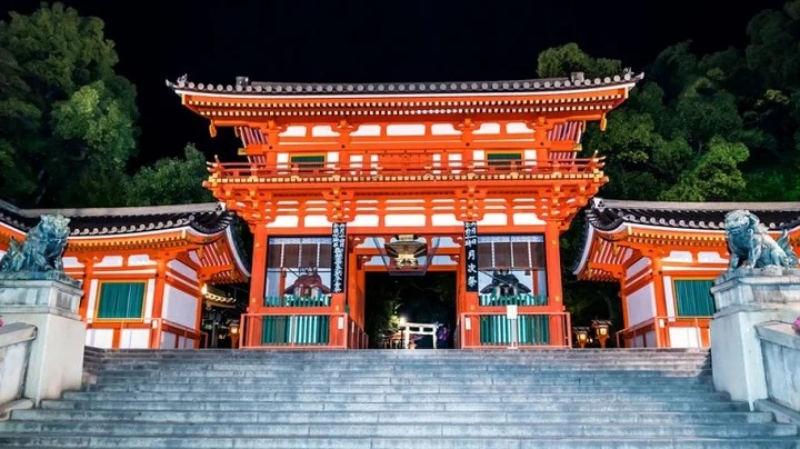 Храм Хаконэ и озеро Аси-ноко