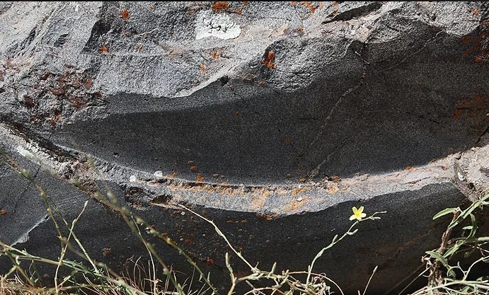 следы обработки на древних камнях в Хаттусе