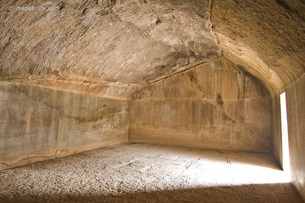 Рукотворные пещеры Барабар