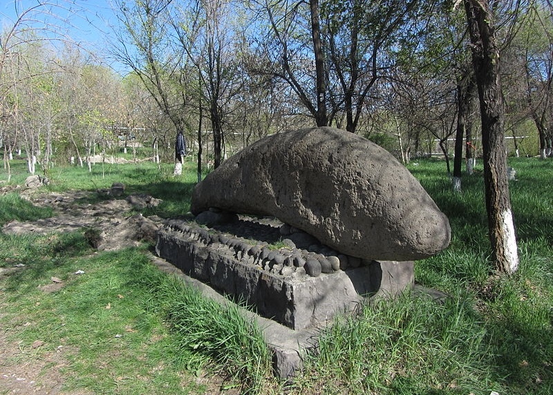 камни-драконы древней Армении