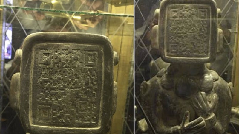 Qr-код на лице древней статуи майя