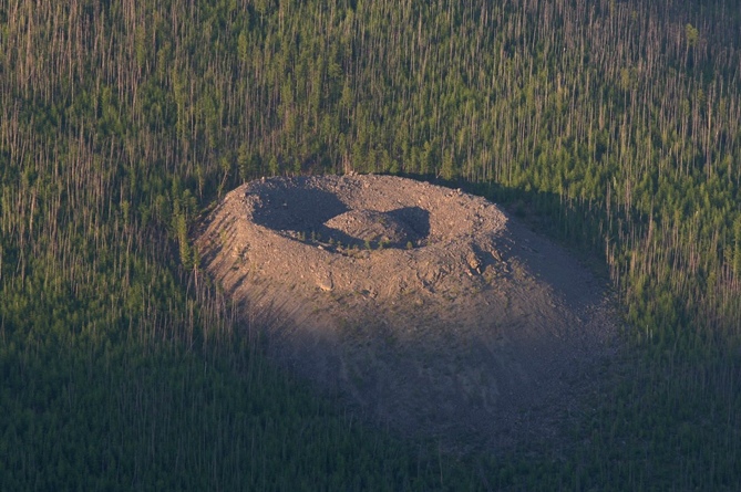 Патомский кратер (Россия)