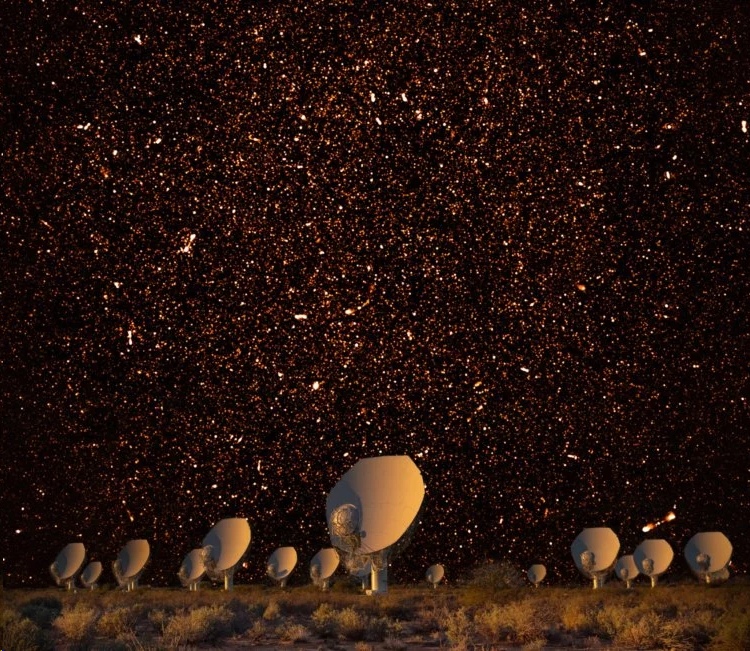 Радиотелескоп MeerKat всматривается в звездное небо. Астрономы хотят использовать полученное изображение, чтобы узнать больше о звездообразовании во всей Вселенной
