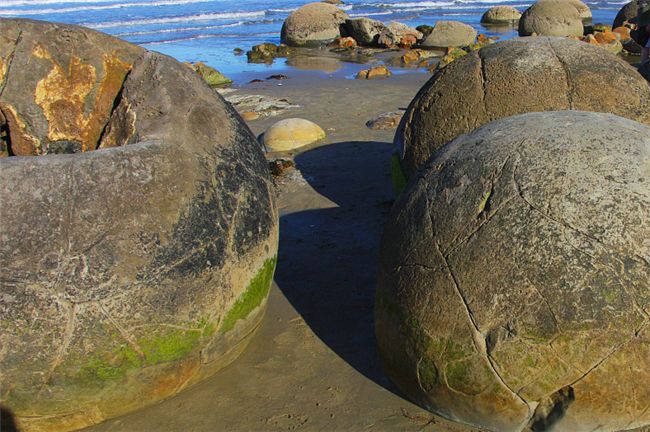 каменные сферы Моераки Болдерс
