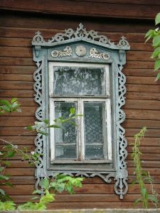 изображения дракона-ящера c символами струящейся воды