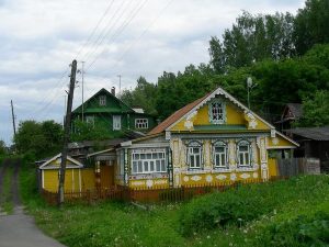 дом с резными наличниками